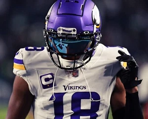 Justin Jefferson Visor Minnesota Vikings 8x10 NFL Football Photo - Picture 1 of 1