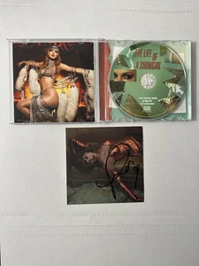 RARE LONG HEART SIGNATURE Taylor Swift The Life of a Showgirl CD Signed Photo 2 - Foto 1 di 4