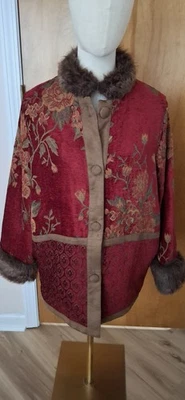 Chaqueta Tapiz Isabella's Journey Floral Imitación Piel y Gamuza Borde L/XL Rojo Profundo  Foto 1 de 4