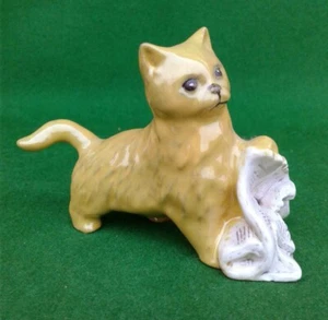 ROYAL DOULTON - GATTINO CON GIORNALE - PEZZO DI PROVA - COLORAZIONE INSOLITA. - Foto 1 di 10