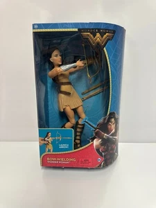 Wonder Woman - Muñeca con arco, 12" DC - FDF38 NUEVO - Imagen 1 de 6