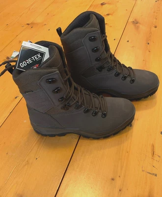 LOWA R-8S GTX PATROL Mens Size 9  Dark Brown - Image 1 of 4