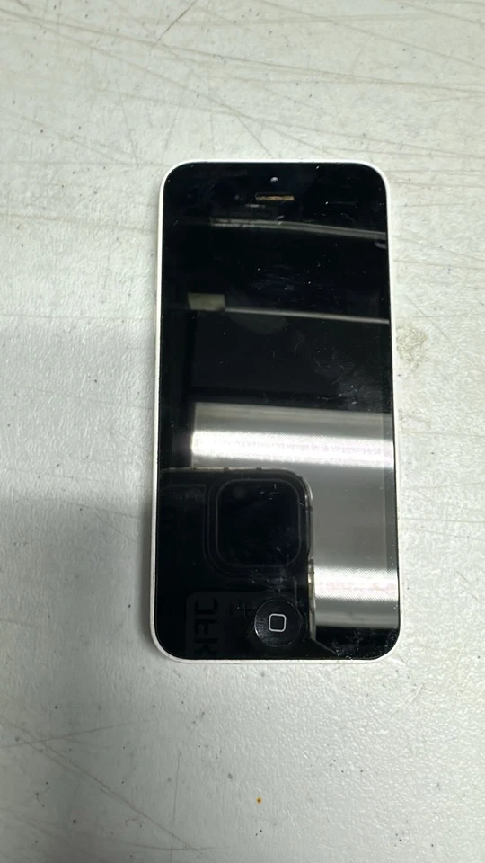 Apple iPhone 5c White Verizon Not Turning on Phone for Parts Only - Image 1 of 2