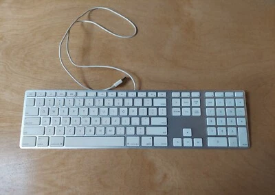 Apple Tastatur kabelgebunden Nummernblock FÜR TEILE oder Reparatur  - Bild 1 von 4