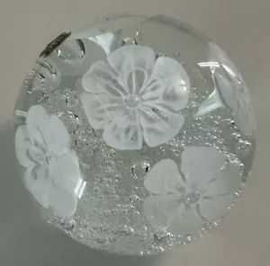 Vintage Murano Art Glass Paperweight White Flower Design MCM - Golden Crown - Picture 1 of 6