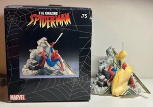 SPIDER-MAN : MARVEL HAMILTON STATUE BOXED SPIDER-MAN SPINNING A WEB - Imagen 1 de 5