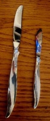 International Sterling  PINE SPRAY MODERN BLADE KNIFE 9 1/4" & 6 1/4"No Mono - Image 1 of 4