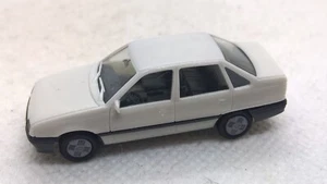 Herpa 2055 Opel Kadett E GLS Stufenheck weiß (41) - Bild 1 von 3