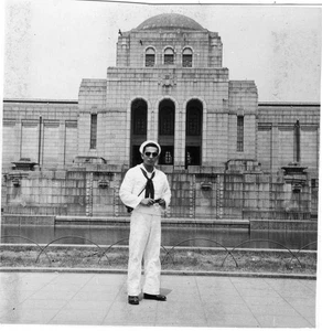 ORIGINAL VINTAGE FOTO: Meiji Memorial Picture Gallery Tokyo Japan Sailor 50's - Bild 1 von 1