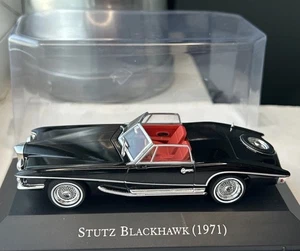 1:43 IXO Premium-X 1971 Stutz Blackhawk Cabrio schwarz auf Sockel mit Abdeckung - Bild 1 von 24