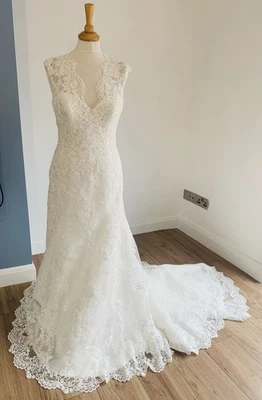 Marianas la especialista nupcial. "Vestido de novia de encaje marfil Reino Unido 10 pecho 37"" cintura 29""" Foto 1 de 4
