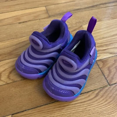 🔥NIKE DYNAMO FREE SE INFANTIL TALLA 4C AA7217 601 NUEVO Foto 1 de 4