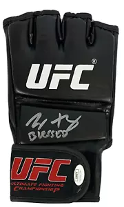Max Holloway autographed signed inscribed glove UFC JSA COA Alex Volkanovski - Picture 1 of 2