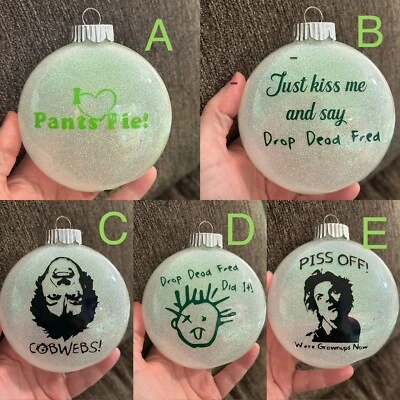 ¡Adornos de Navidad hechos a mano “Drop Dead Fred”! Foto 1 de 4