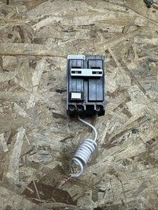 Disyuntor de falla a tierra atornillable Eaton QBHGFT2020 20A 120/240V 2P 1PH QBHGF - Imagen 1 de 5