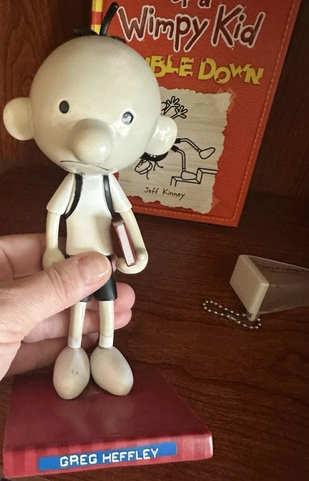"diary of a wimpy kid" Lot "Double Down" Signed Book, Figurine,  Greg Heffley - Image 1 of 4