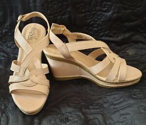 GOOD FOR THE SOLE Nude / Beige Wedge Sandal Shoe Size UK 7 Wide