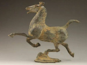 ancient Old Patina Bronze Galloping Horse Treading on a Flying Swallow Statues - Picture 1 of 6