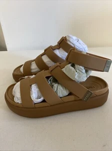 Crocs Brooklyn Luxe Gladiator-Sandalen braun/hellbraun neu mit Etikett Größe 8 - Bild 1 von 8