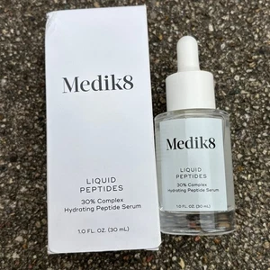 Medik8 flüssige Peptide - Regenerierendes Multi-Peptid-Serum/glättet Falten 1,0 Oz. - Bild 1 von 3