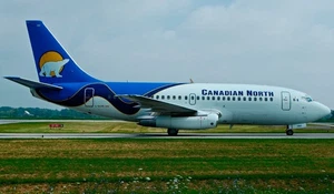 Avión de madera de escritorio Boeing 737 B-737-200 Canadian North nuevo modelo grande 1/72 - Imagen 1 de 11
