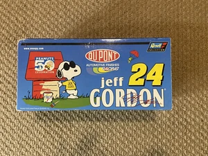 2000 REVELL 1/18 JEFF GORDON #24 PEANUTS 50TH CELEBRATION CHEVY DIECAST REPLICA - Picture 1 of 4