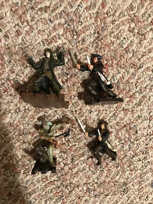 Disney Piratas del Caribe LOTE de 4 Figuras con Jack Base Entrelazado  Foto 1 de 4
