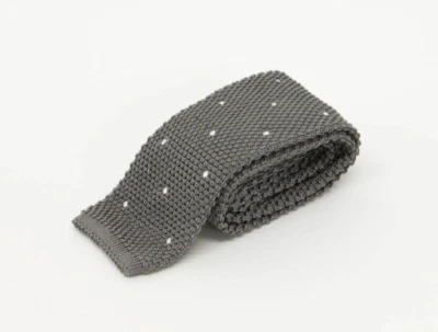 Corbata tejida Brunello Cucinelli para hombre 100 % seda con estampado de lunares A242 nueva con etiquetas Foto 1 de 4