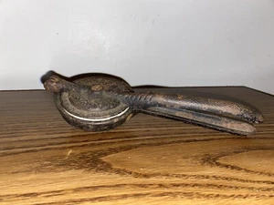 vintage cast iron ceramic lemon squeezer - Picture 1 of 4