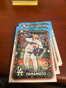 2024 Topps Holiday - Holiday Variation #H88 Yoshinobu Yamamoto (RC) Dodgers - Bild 1 von 1