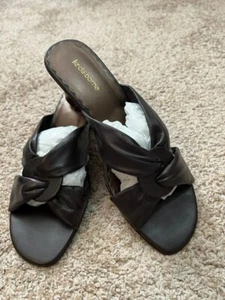 Sandalias Liz Claiborne para mujer 9M marrón cuero suave con tiras deslizables - Imagen 1 de 6