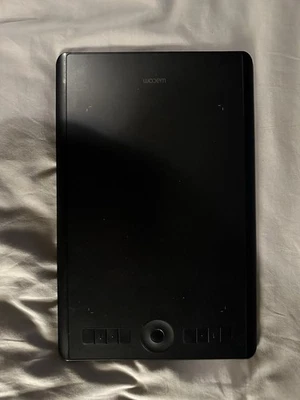 Wacom Intuos Pro Medium Grafiktablett - Schwarz (PTH-660-S) - Bild 1 von 4