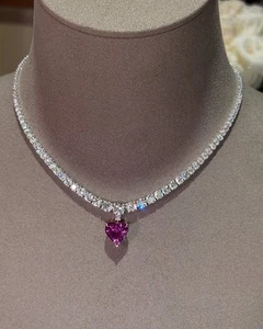 Colgante de zafiro rosa vivo y collar de tenis blanco redondo de diamantes cultivados en laboratorio de 18 k - Imagen 1 de 7