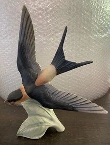 Vtg W. GOEBEL BIRD FIGURINE RED RUMPED SWALLOW 1967 - Picture 1 of 7