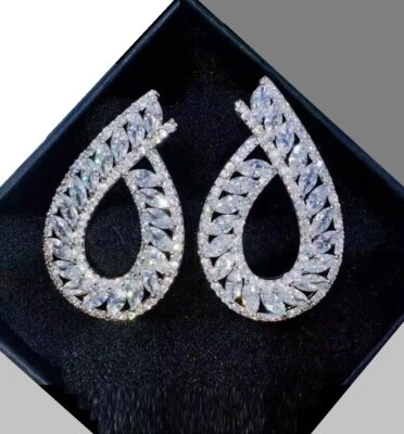 Pendientes rellenos de oro blanco de 18k hechos con joyería nupcial marquesa de cristal de Swarovski Foto 1 de 4
