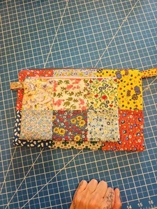 Pair Of Handmade Patchwork Zipper Bags 8x13" and 10 x 7" - Picture 1 of 9