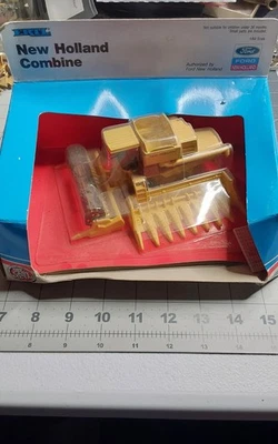 Ertl Boxed 1:64 1989 Ford New Holland Combine - Image 1 of 4