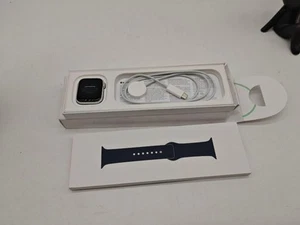 Apple Watch SE 2nd Gen (2023) 44 mm Silver Aluminium Case Storm Blue Sport Band - Zdjęcie 1 z 6