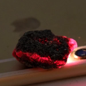 Rubí rojo natural certificado en bruto 30,8 quilates Piedra preciosa suelta de rubí curativo de cristal - Imagen 1 de 4