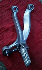2001 SUZUKI GSXR600  REAR FOOT PEG - Picture 1 of 1