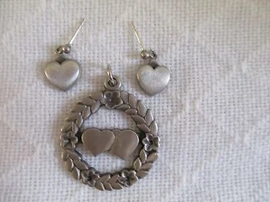 R TENNESMED PEWTER CIRCLE w/HEARTS PENDANT and HEART EARRINGS - Picture 1 of 2