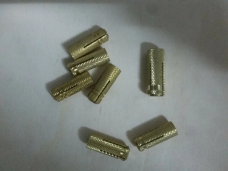 TASSELLO ESPANSIONE IN OTTONE MISURA M 6 / M 12 - Immagine 1 di 1