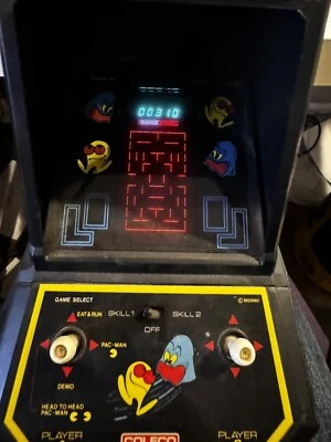 Mini videojuego de mesa arcade Pac-Man Coleco/Midway 1981 en funcionamiento Foto 1 de 4
