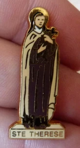 BEAU PIN'S PERSONNAGE HISTORIQUE STE THERESE ZAMAC LA COLOMBERIE - Foto 1 di 3