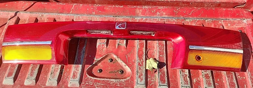 01 02 SATURN L300 Lámpara de parada de luz trasera tapa maletero central Foto 1 de 4