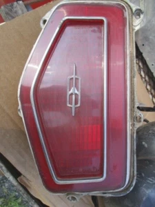 Oldsmobile 88 puertas 1971 sedán lámpara trasera izquierda buen estado usado con enchufes - Imagen 1 de 3