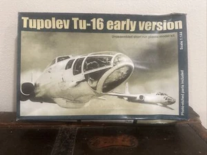 OKB-144 Tupolev Tu-16 versión temprana, No. Kit de modelo 103 1:144, más extras - Imagen 1 de 9