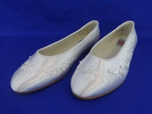 NEW Special Occasions by Saugus Shoe 6045 Satin Size: 9 D - Picture 1 of 7