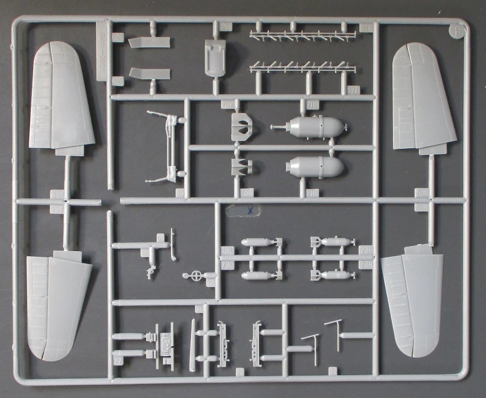 Accurate Miniatures масштаб 1/48 SBD-5 Dauntless - лот запчастей F из набора No 3412 - Изображение 1 из 1
