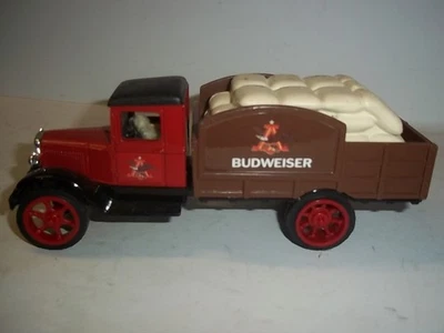 Camión de reparto ERTL 1931 Hawkeye Budweiser Bank Foto 1 de 3